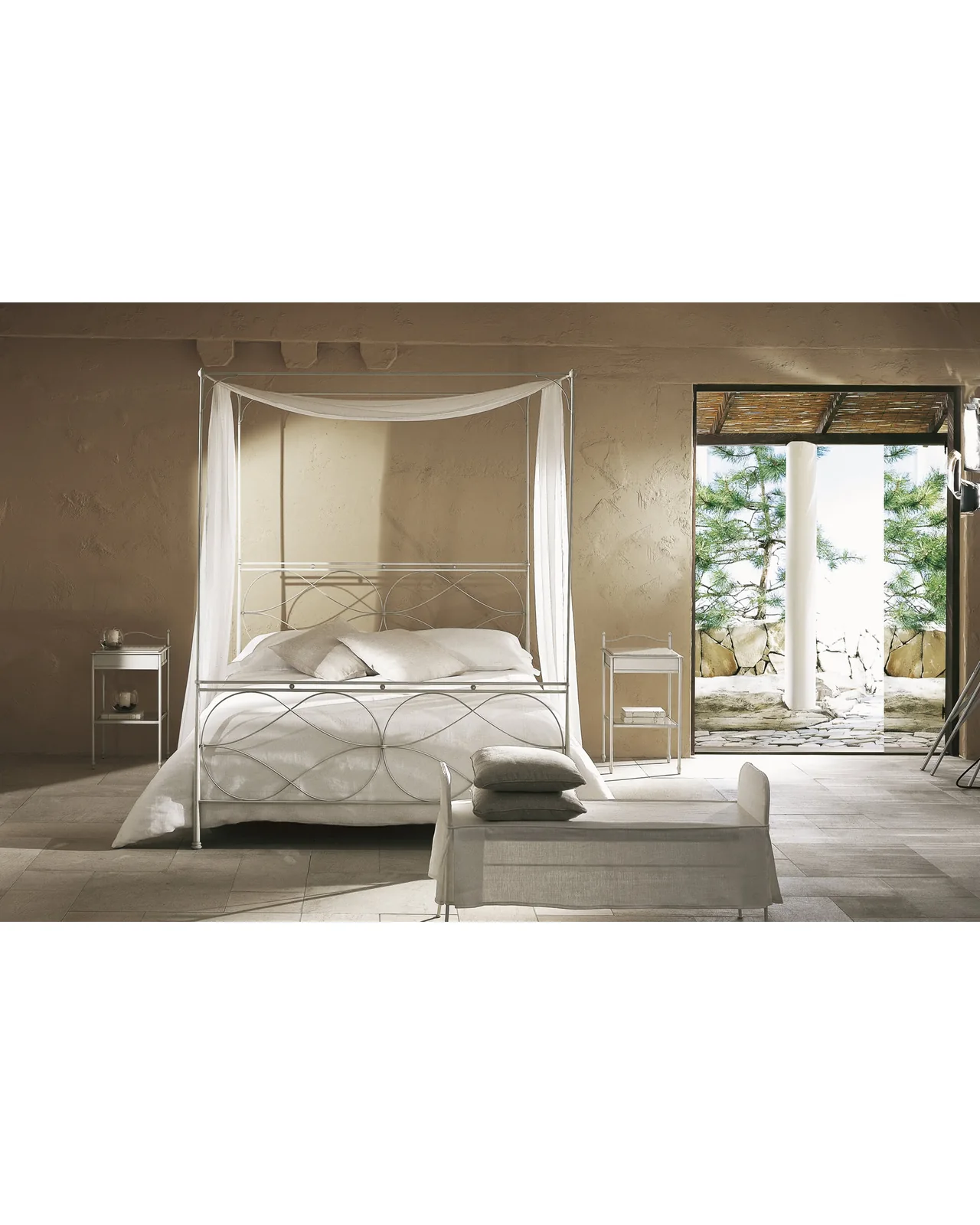 Raphael bed by Cantori, in an interior setting, photo 4 of 5