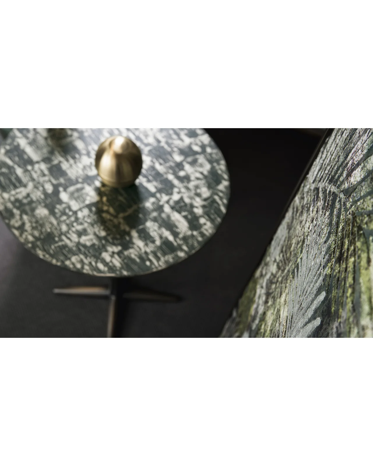 Vico screen by Cantori, in an interior setting, photo 2 of 2