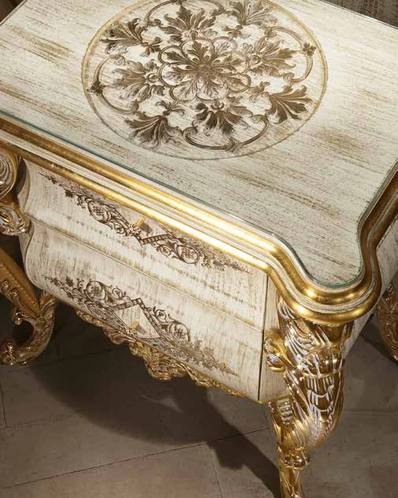 Comodino Aida AD002, collezione Aida di Cappelletti, comodino classico italiano, vista prodotto, foto 1 di 4