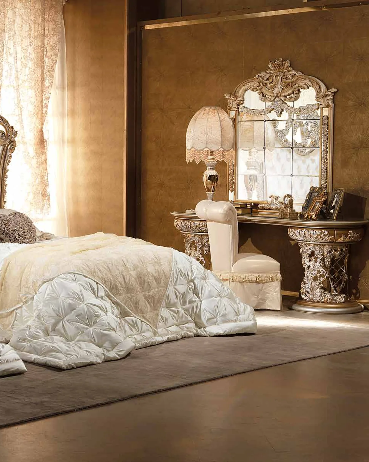 Comodino Aida N25002, collezione Aida di Cappelletti, comodino classico italiano in una camera da letto classica, foto 1 di 2