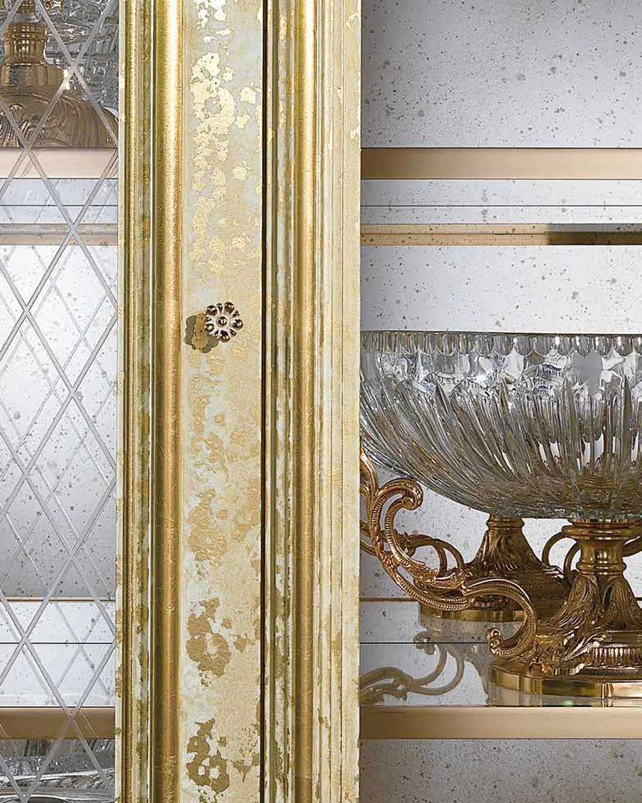 Vetrina a quattro ante Aida AD019, collezione Aida di Cappelletti, vetrina classica italiana in una sala da pranzo classica, foto 1 di 4