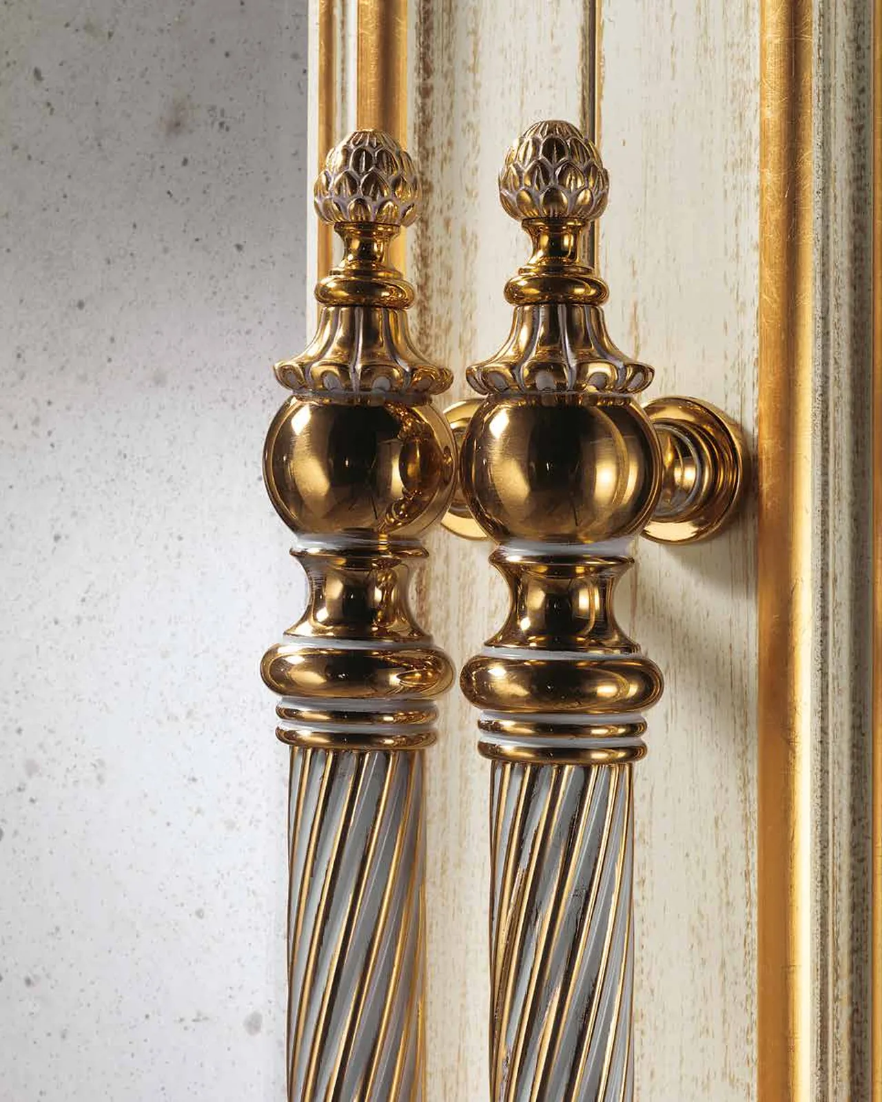 Armadio a quattro ante Aida AD067, collezione Aida di Cappelletti, armadio classico italiano in una camera da letto classica, foto 1 di 2