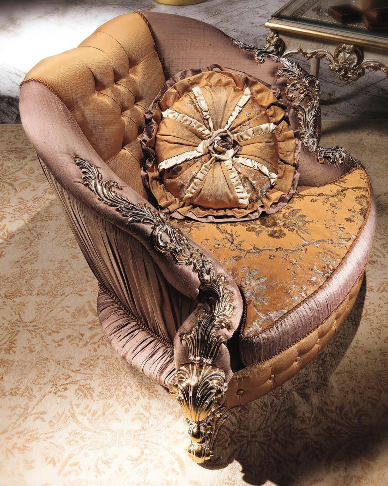 Poltrona Royal RY171, collezione Royal di Cappelletti, poltrona classica italiana in un soggiorno classico, foto 2 di 2