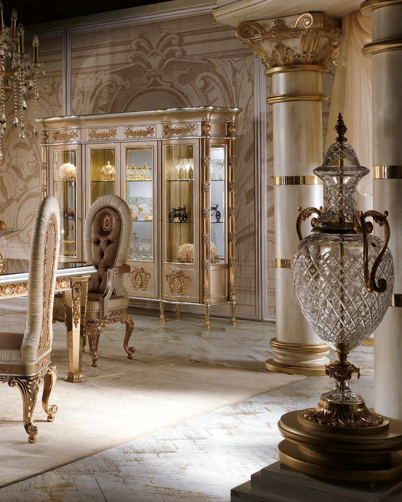 Royal Four-Door Showcase RY019, Cappelletti Royal collection, classic Italian display cabinet in a classic dining room setting, photo 3 of 4
