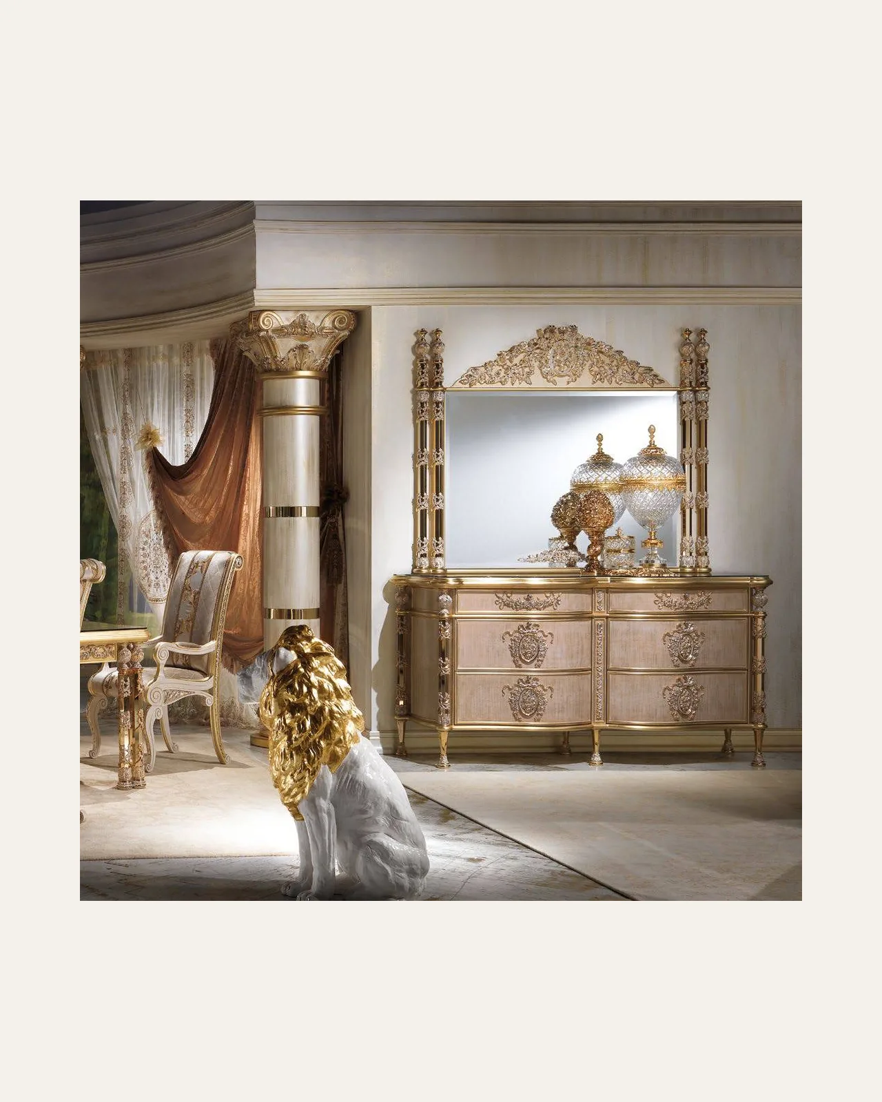 Specchio Royal RY050, collezione Royal di Cappelletti, specchio classico italiano in una sala da pranzo classica, foto 3 di 4