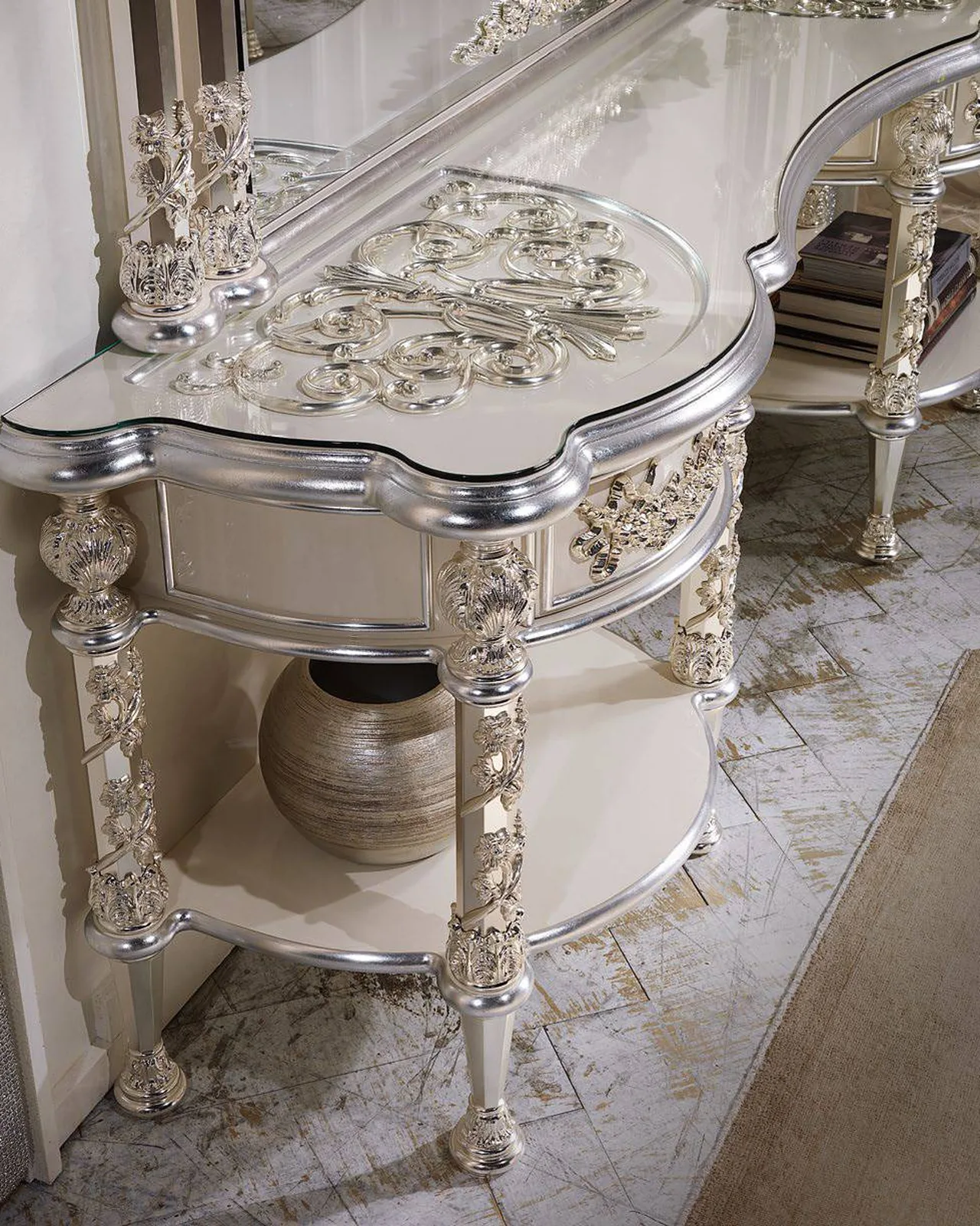 Royal Small Armchair N25005, Cappelletti Royal collection, classic Italian armchair in a classic bedroom setting, photo 1 of 2