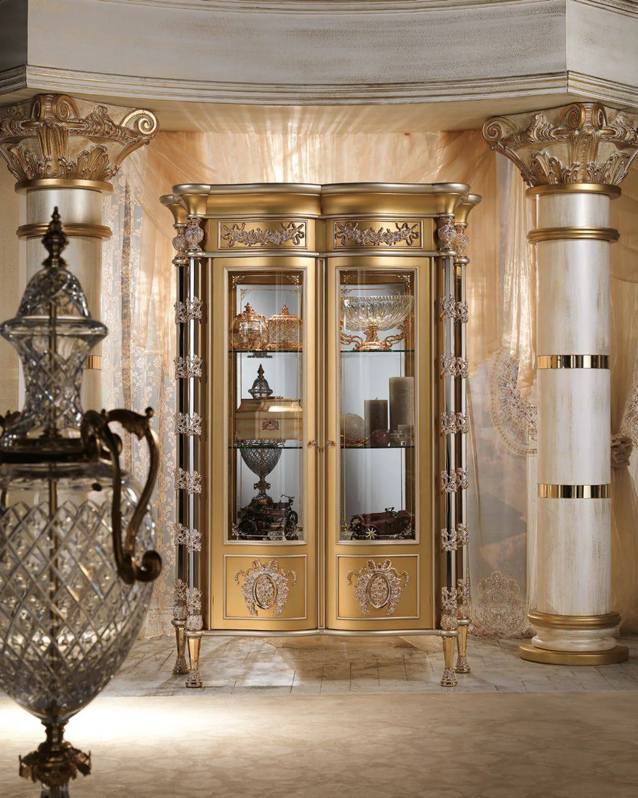 Royal Two-Door Showcase RY018, Cappelletti Royal collection, classic Italian display cabinet in a classic dining room setting, photo 1 of 3