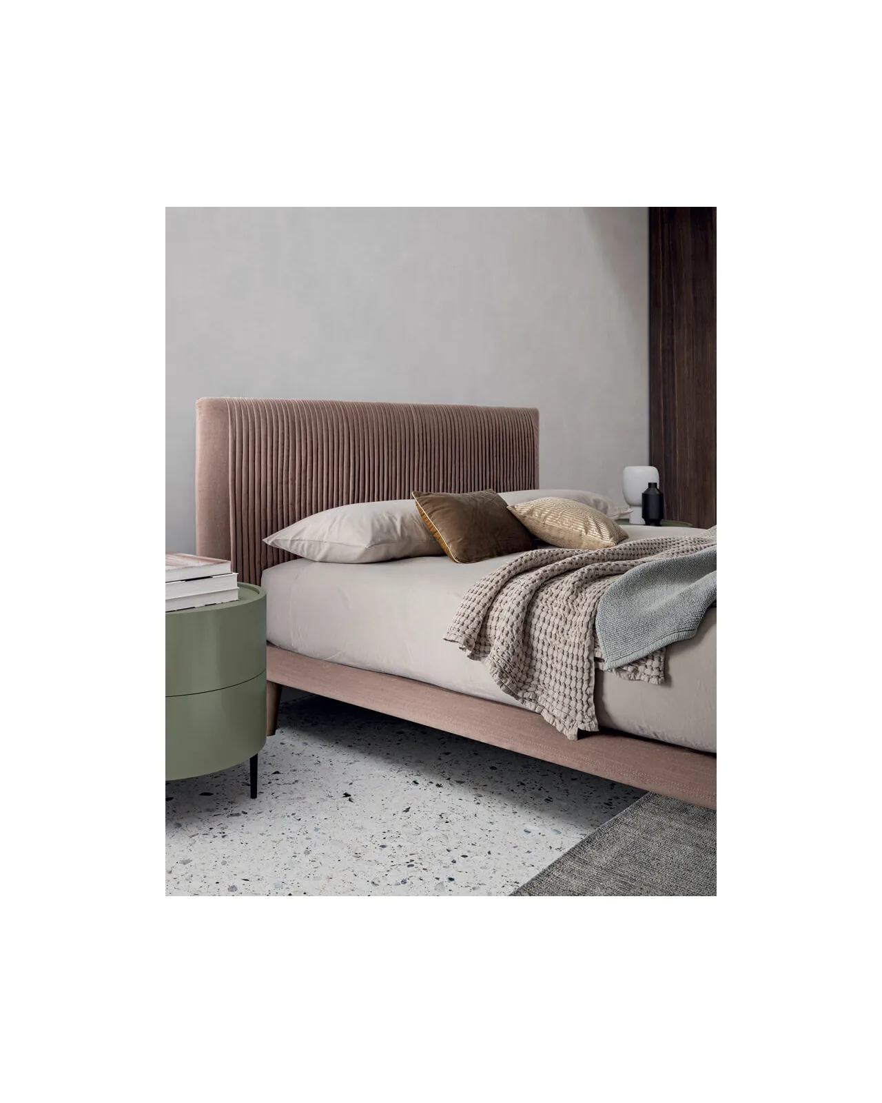 Plissè bed by Dall'Agnese, in an interior setting, photo 3 of 6, Nobili Design catalog